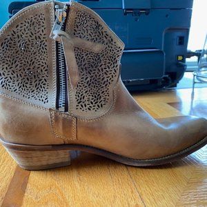 Size 9 Klub Nico boots